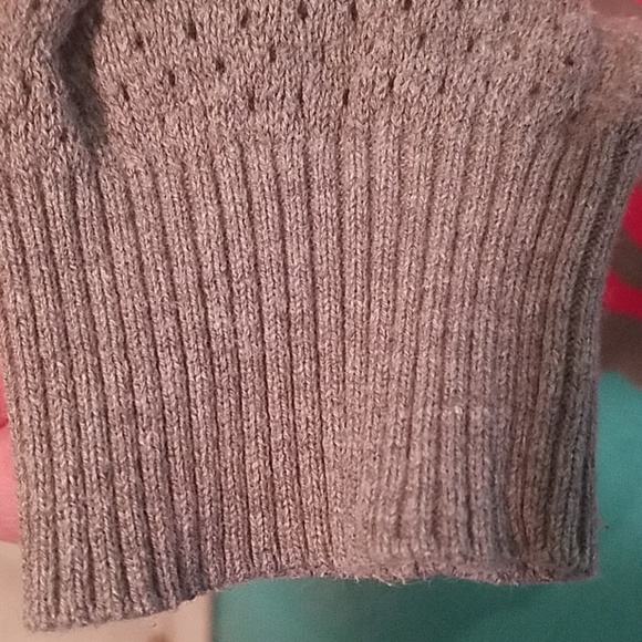 Sweater - Picture 4 of 4